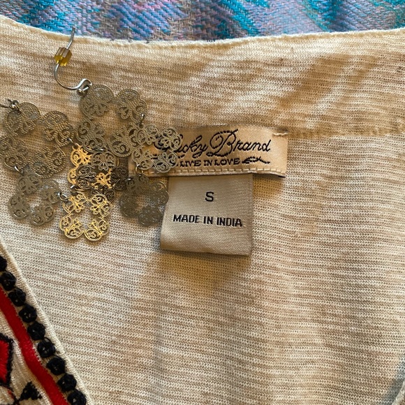 Sleeveless bohemian top with tassels on shoulders - Picture 3 of 5